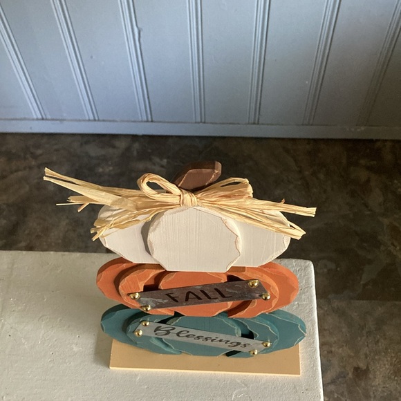 BNWT- Metal- Fall Blessings- Triple Stacked Carved Wood Pumpkins Sign w/ Base - Picture 14 of 17